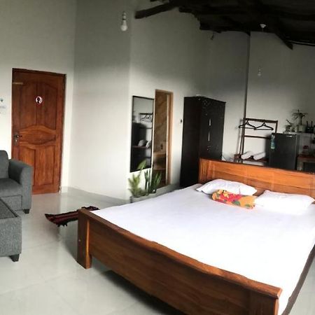 S V Homestay كاندي المظهر الخارجي الصورة